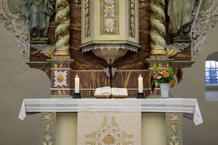 ha-altar.jpg